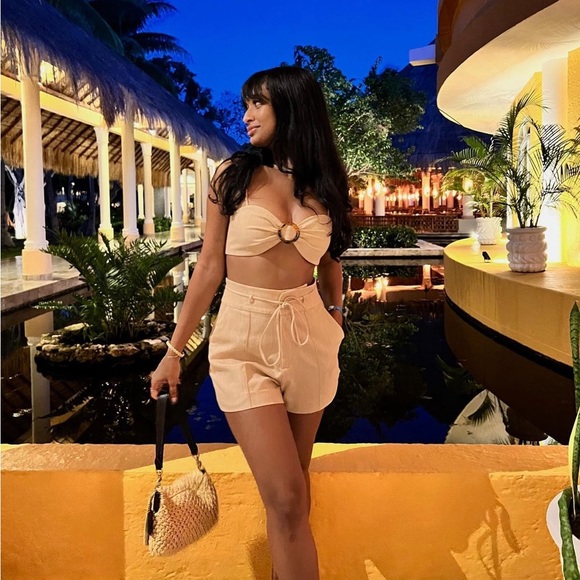 **SOLD** REVOLVE x L’ACADEMIE Set in Sand Yellow - Picture 4 of 5